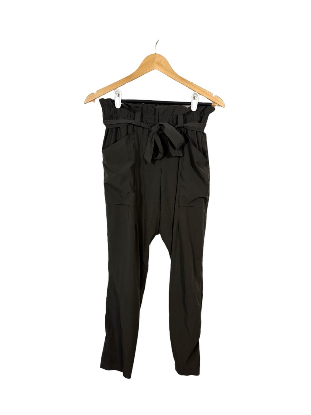 Athleta Skyline Paperbag Pants Womens 4 Black Belted Tapered Ankle